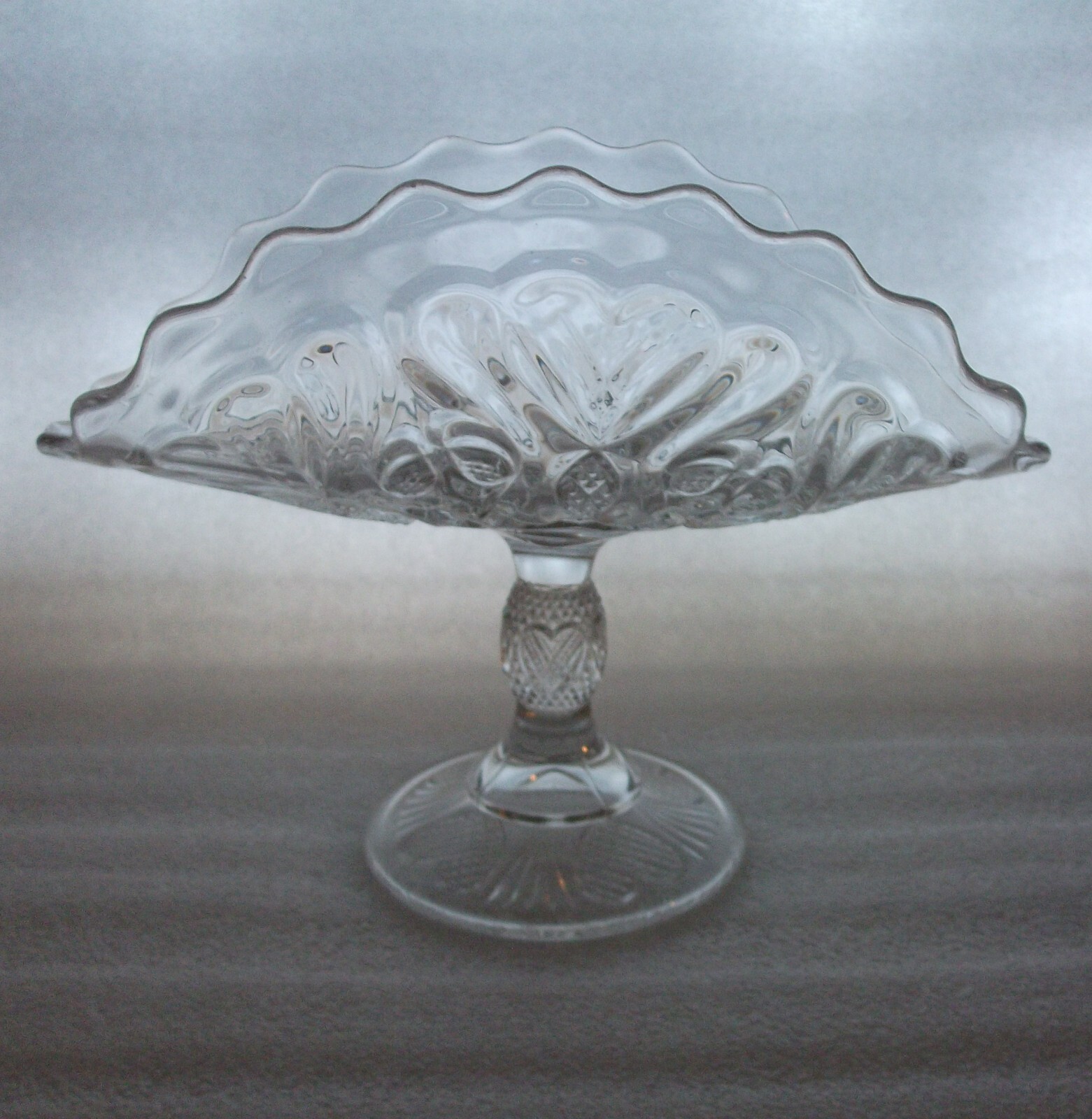 EAPG 1899 Bryce Higbee Beauknot/V in Heart Banana Stand