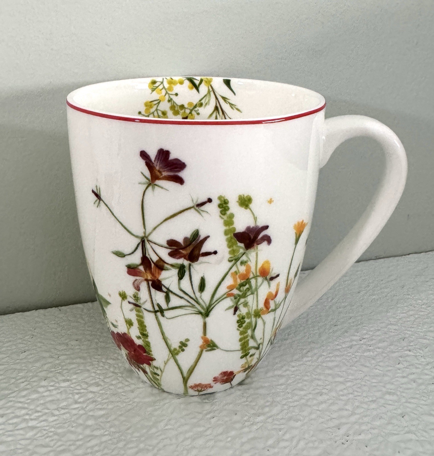 New Mikasa Wildflower Garden Red Set of 4 Cups Mugs Bone China 12 oz 4″ New