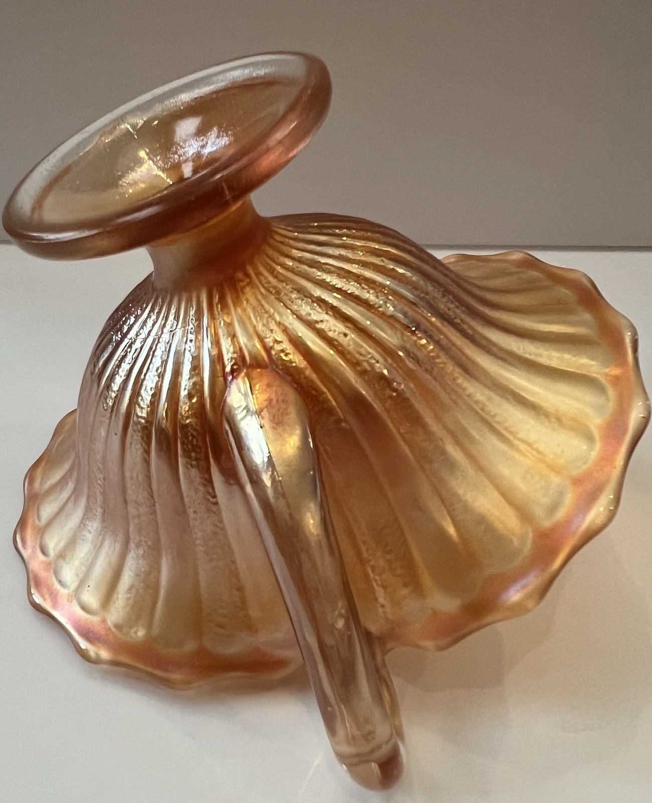 Antique Imperial Marigold Carnival Glass Stippled Rays Bowl UV Reactive 5.75″