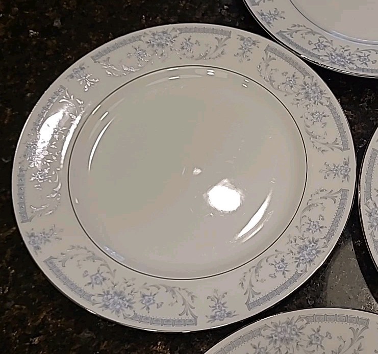 SET (7) Sheffield BLUE WHISPER Porcelain Fine China 10.25″ Dinner Plates Japan