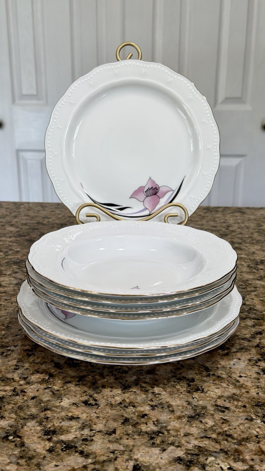 Danish Design Atelier Imported Pink Floral 8 Pc Dinnerware Set Scallop Gold Rim
