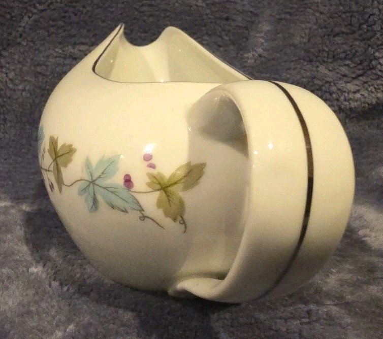 Vintage Fine China Japan Gravy Boat Floral Pattern 6701 Gold Trim