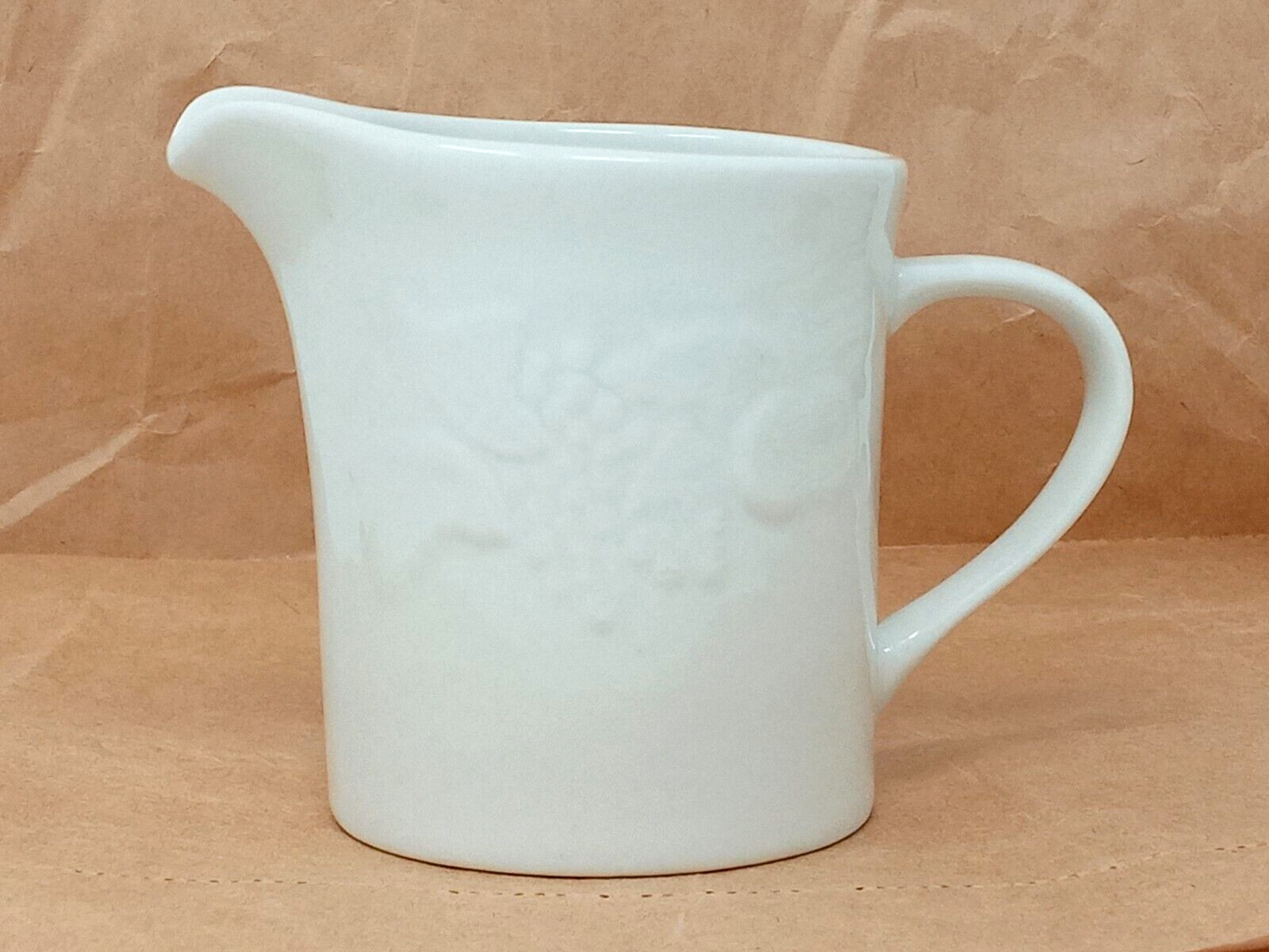 Lynn’s Stoneware Creamer White Ceramic w/ Embossed Fruits swan logo euc lynns