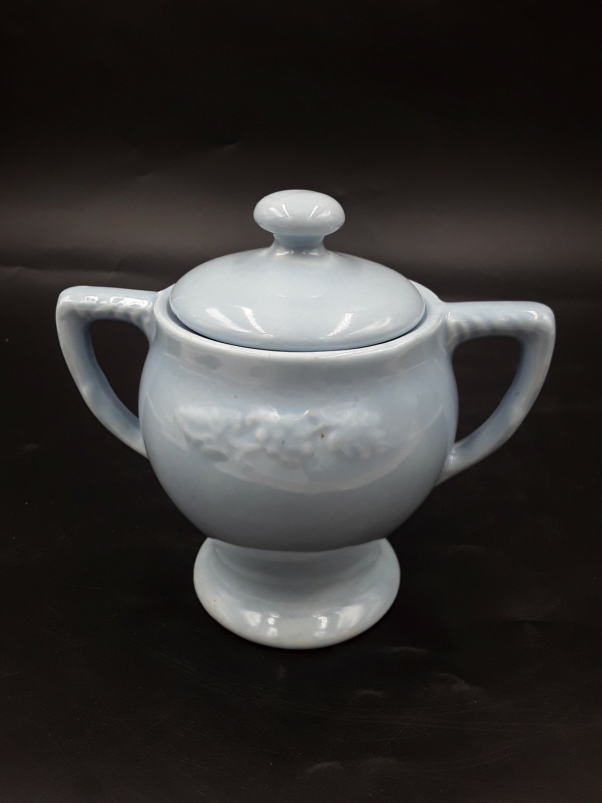 Del Coronado California Pottery Blue Hollydale Grape Sugar Bowl