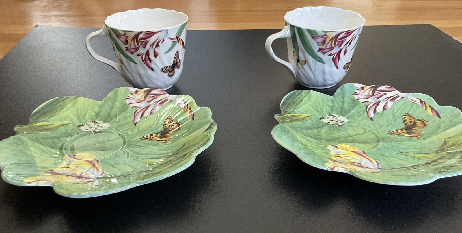 x2 Spode Floral Haven Cup & Saucer Set Scalloped Butterflies Tulips Bee England