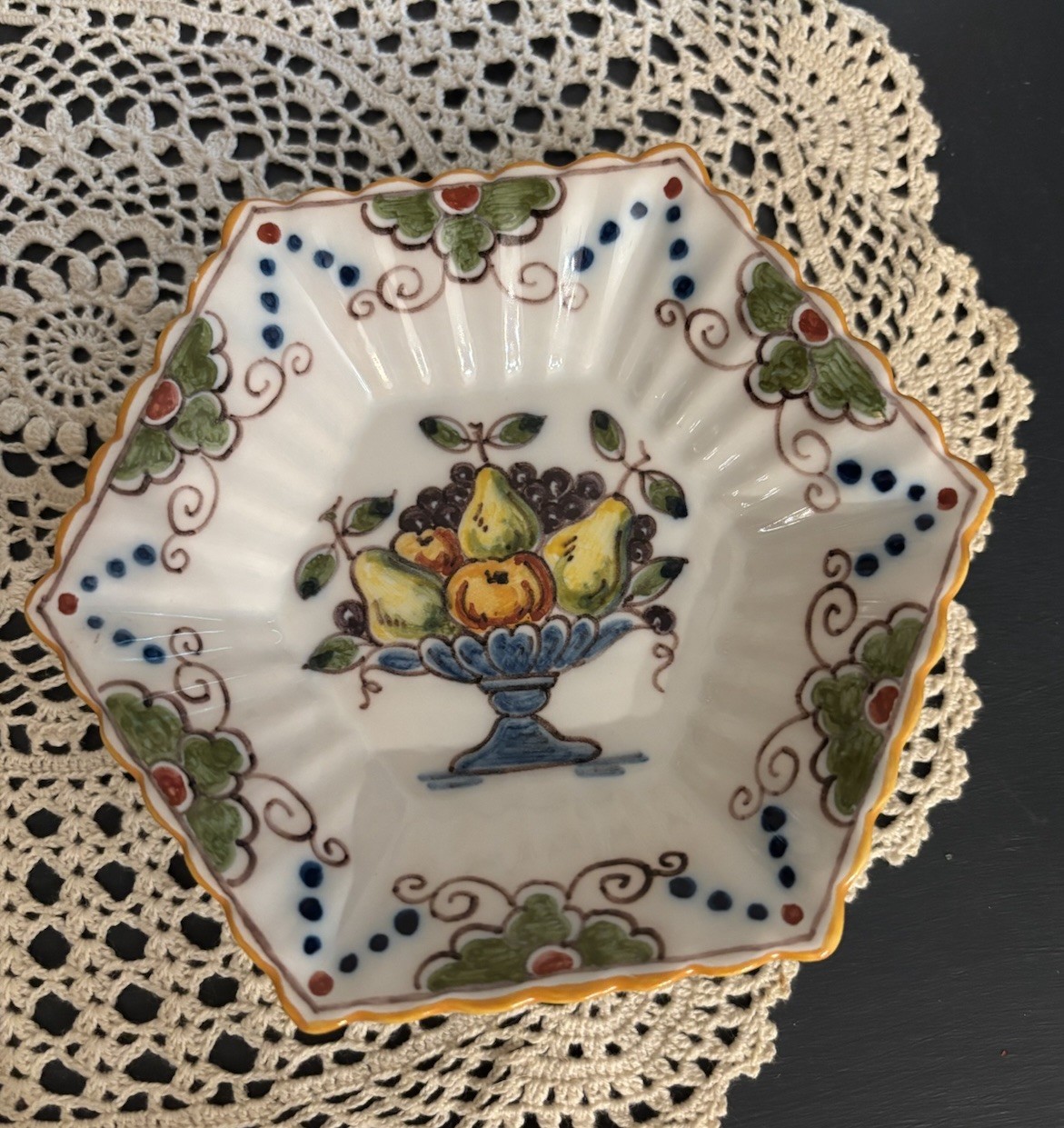 TICHELAAR MAKKUM Small Wall Plate Bowl Of Fruit Hexagonal Shape Signed 5 In