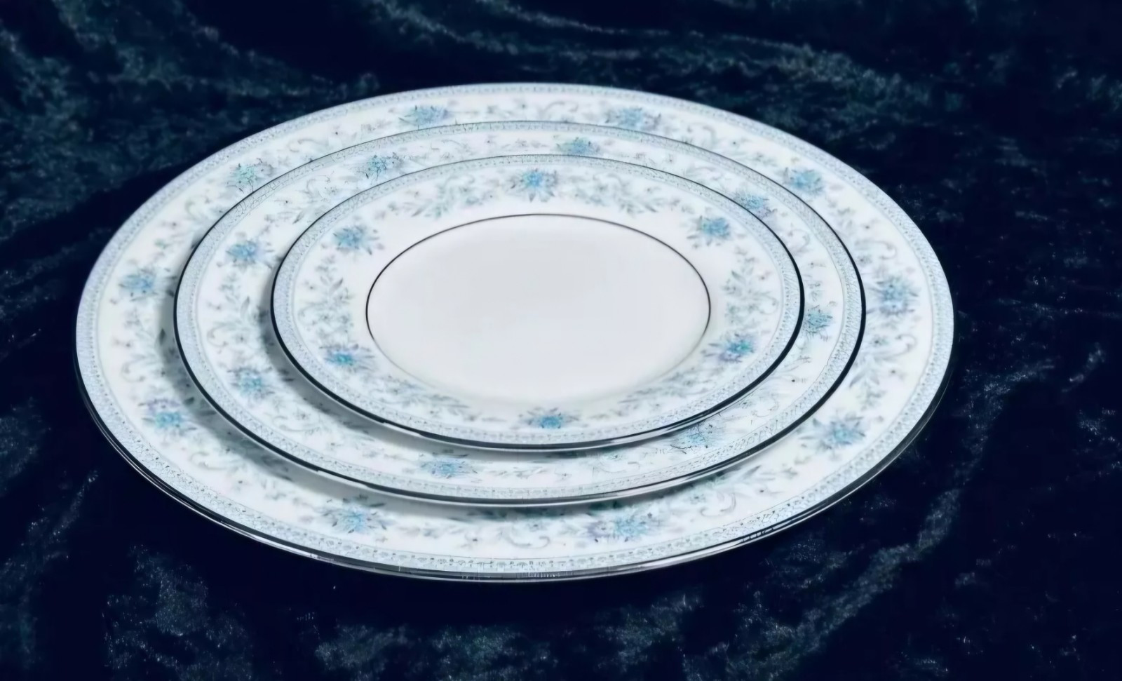 Beautiful Noritake Blue Hill Dinnerware Set Of 6 Settings