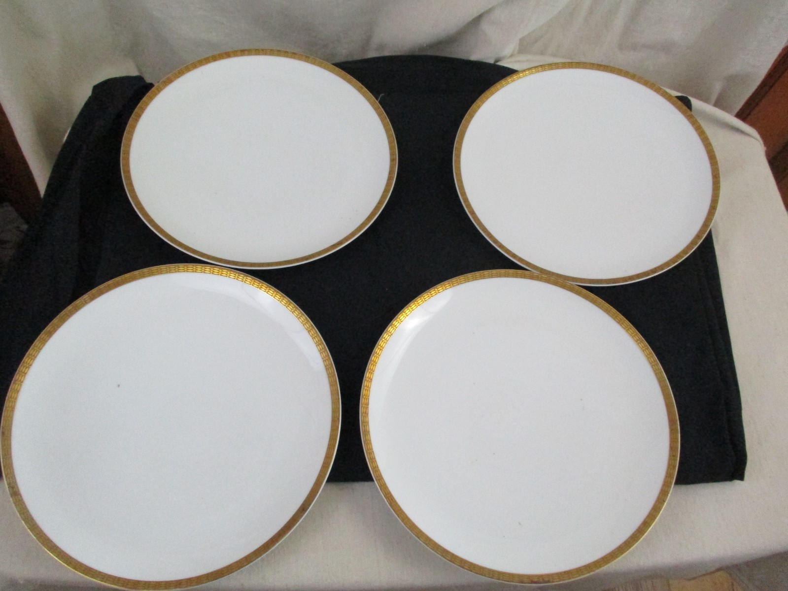 4 Vtg Gourmet’s Bavarian China Golden Elegance 10″ Plate White Gold Band Germany