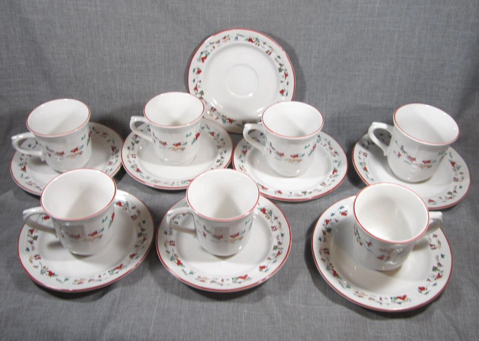 Farberware White Christmas #391 Set of 15 pieces; 7 Cups and 8 Saucers – EUC