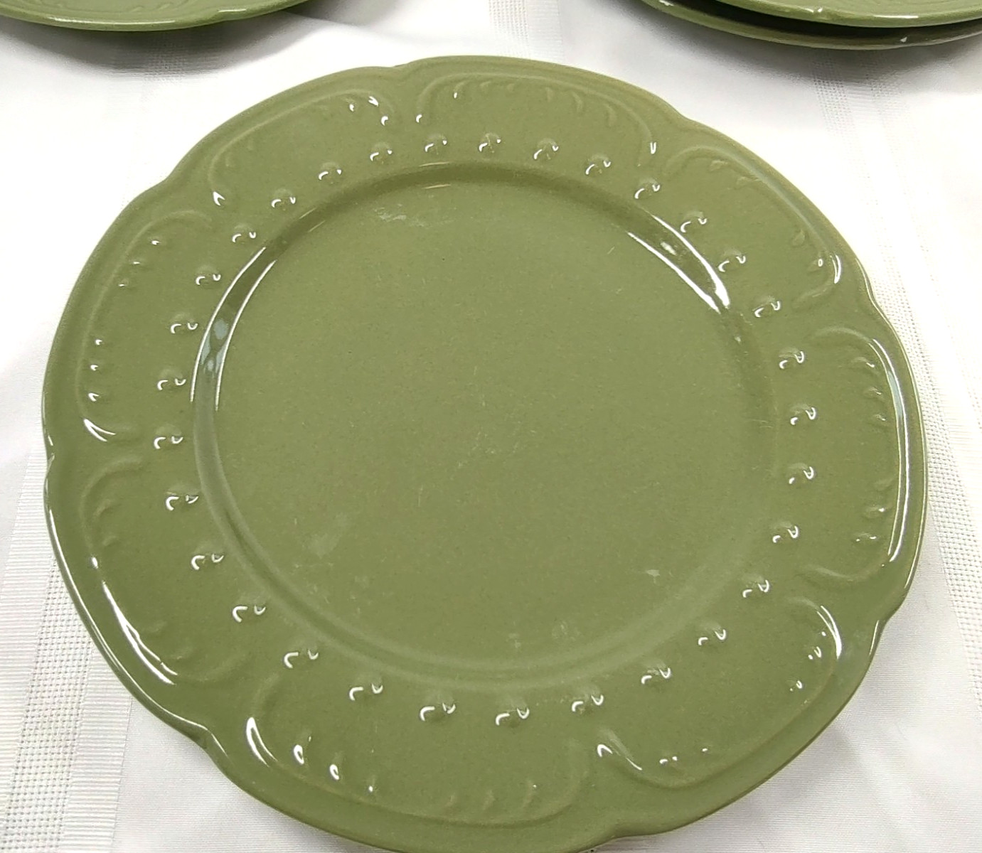 Candice Collection Dinner Plates Elegant Dining Avocado Green Embossed Lot of 4