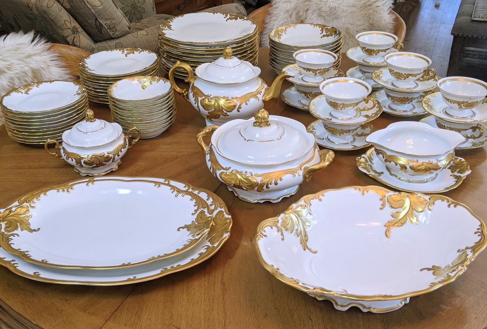 WALBRZYCH WAWEL CHINA POLAND GOLD GILDED EDGE COMPLETE SERVICE FOR 10 UNBOXED