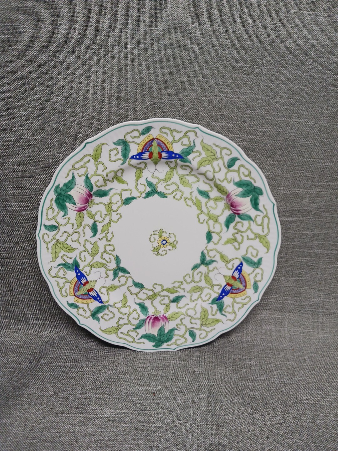 Taste Setter Collection Imperial Vine 10 3/8” Dinner Plate Vines Insects