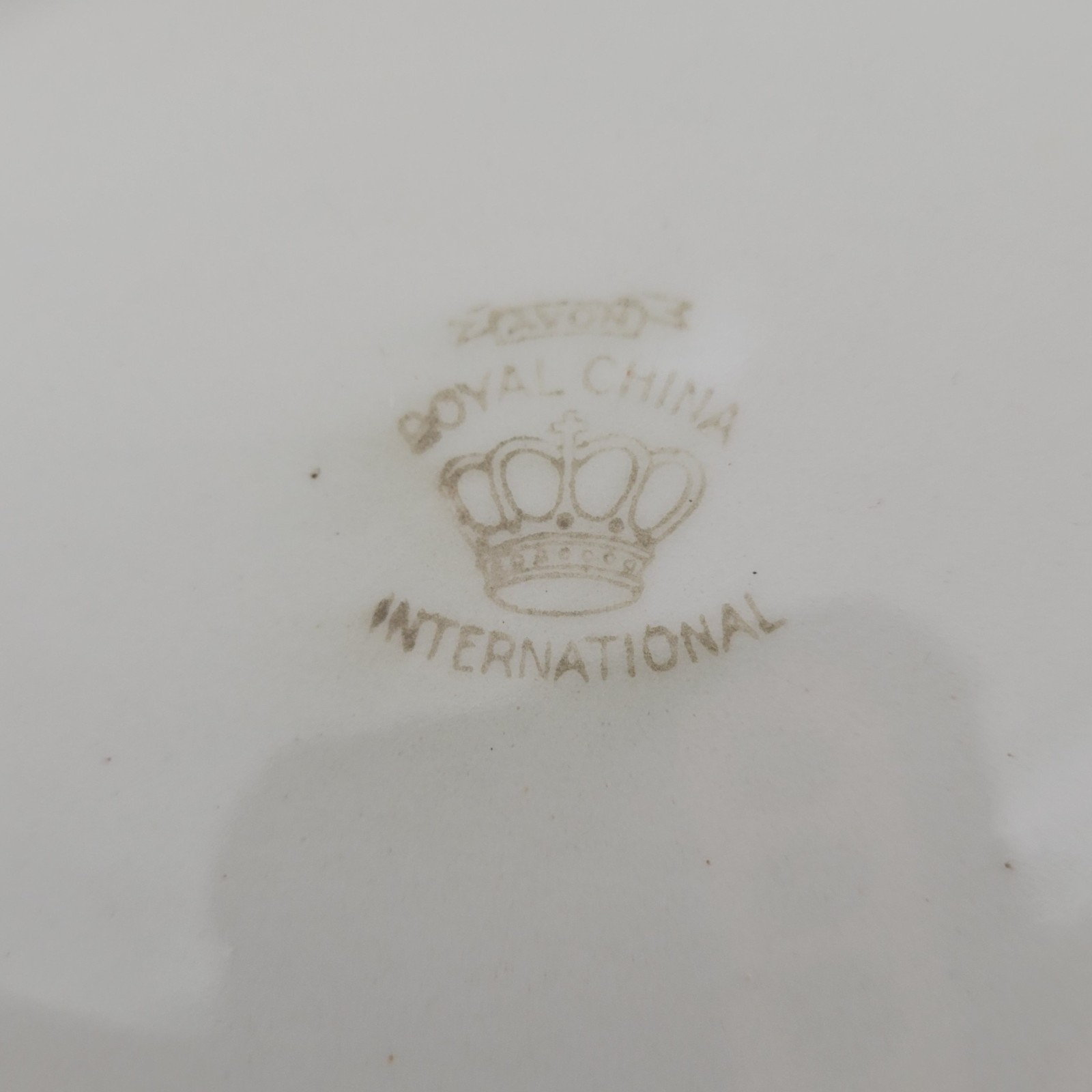 Vtg Royal China International Covered Casserole W/Pink Rose Garland Blue Scroll