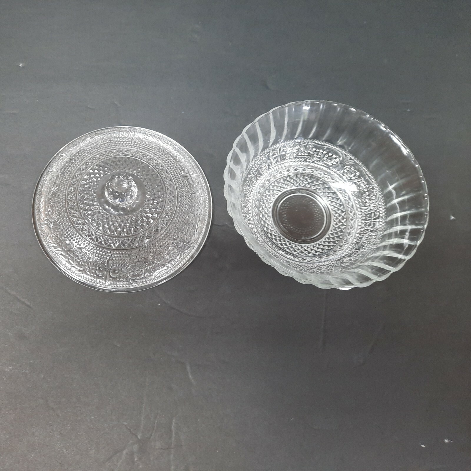 Vtg Kig Malaysia Pressed Sandwich Glass 5.25 Round Server/Candy Bowl with Lid
