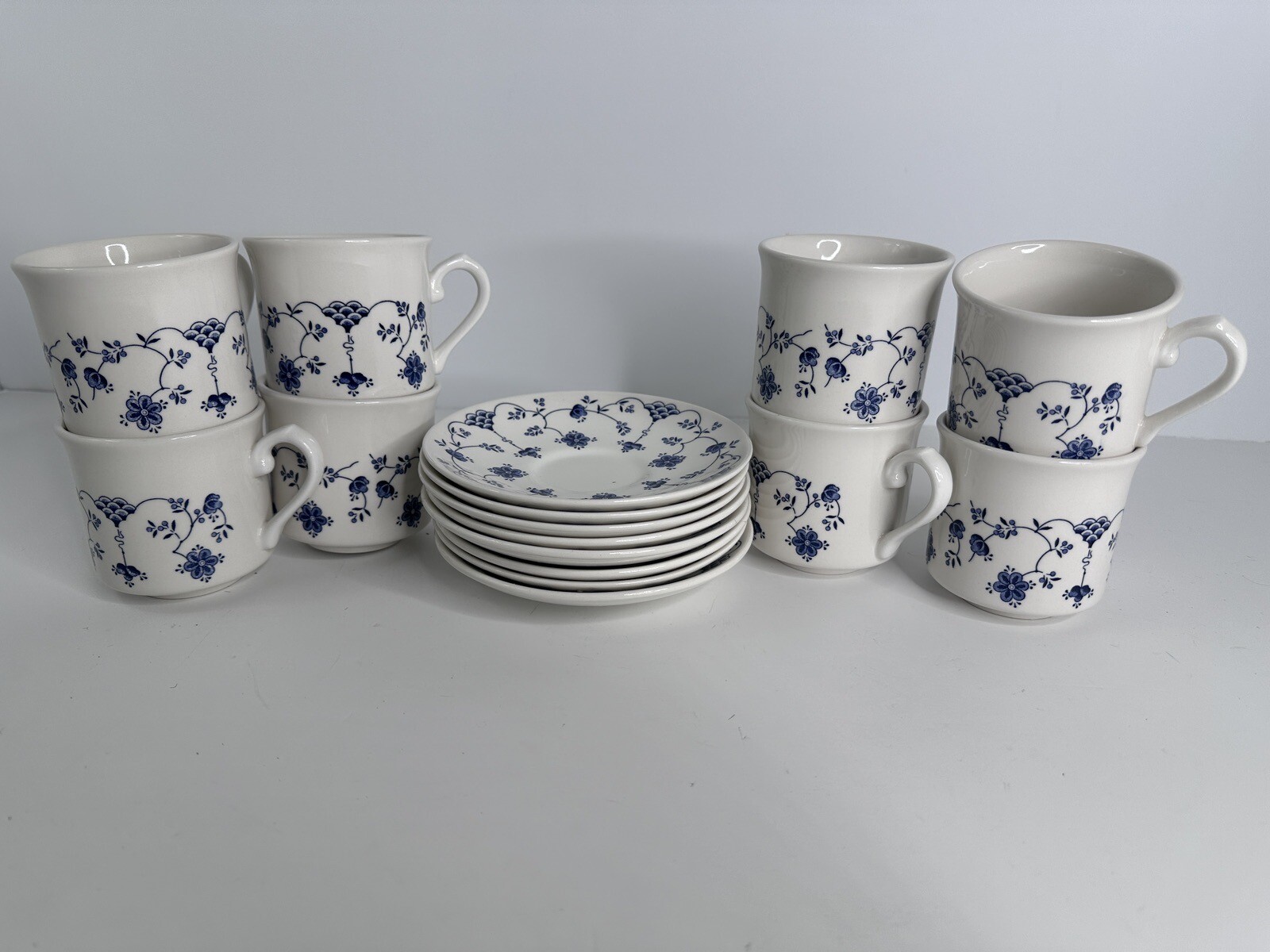 VTG Finlandia (Swirl Rim, England) CHURCHILL, Tea Cup And plate Set Of 16 pcs