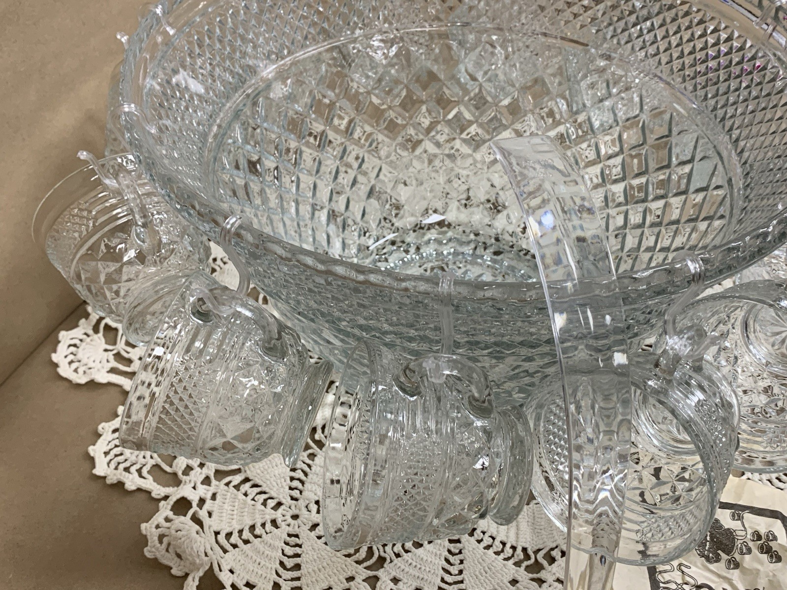 Vintage Anchor Hocking Wexford Punch Bowl Set With 17 Cups Hooks & Ladle