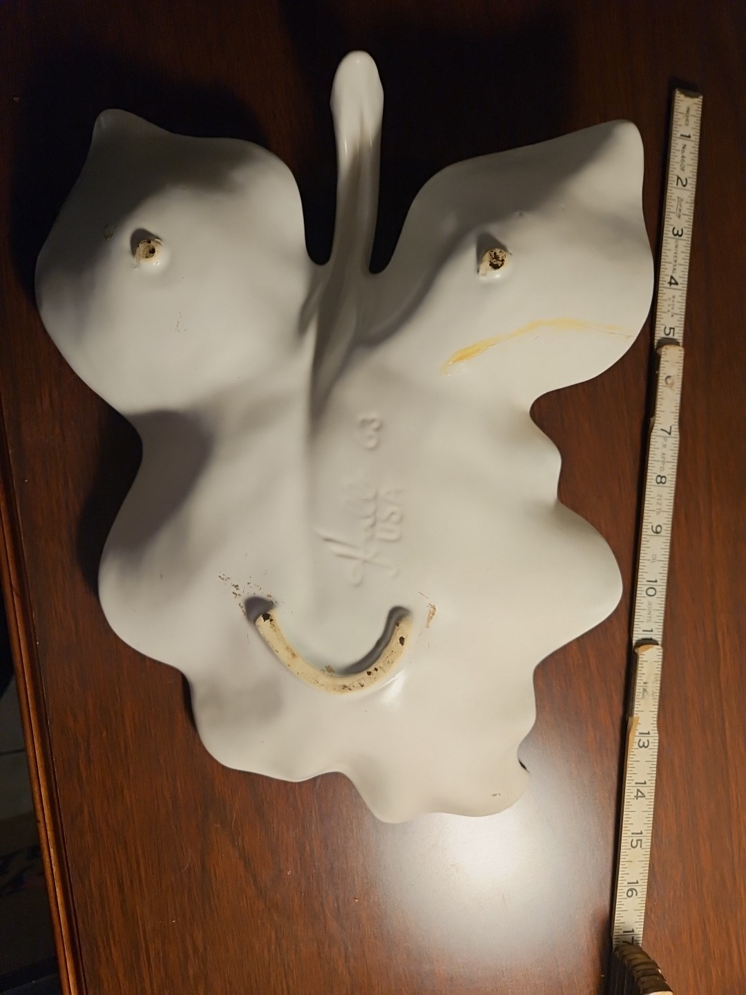 VINTAGE HULL USA 1963 WHITE 63 MAPLE LEAF DISH Hairline Fracture Ding See Pics