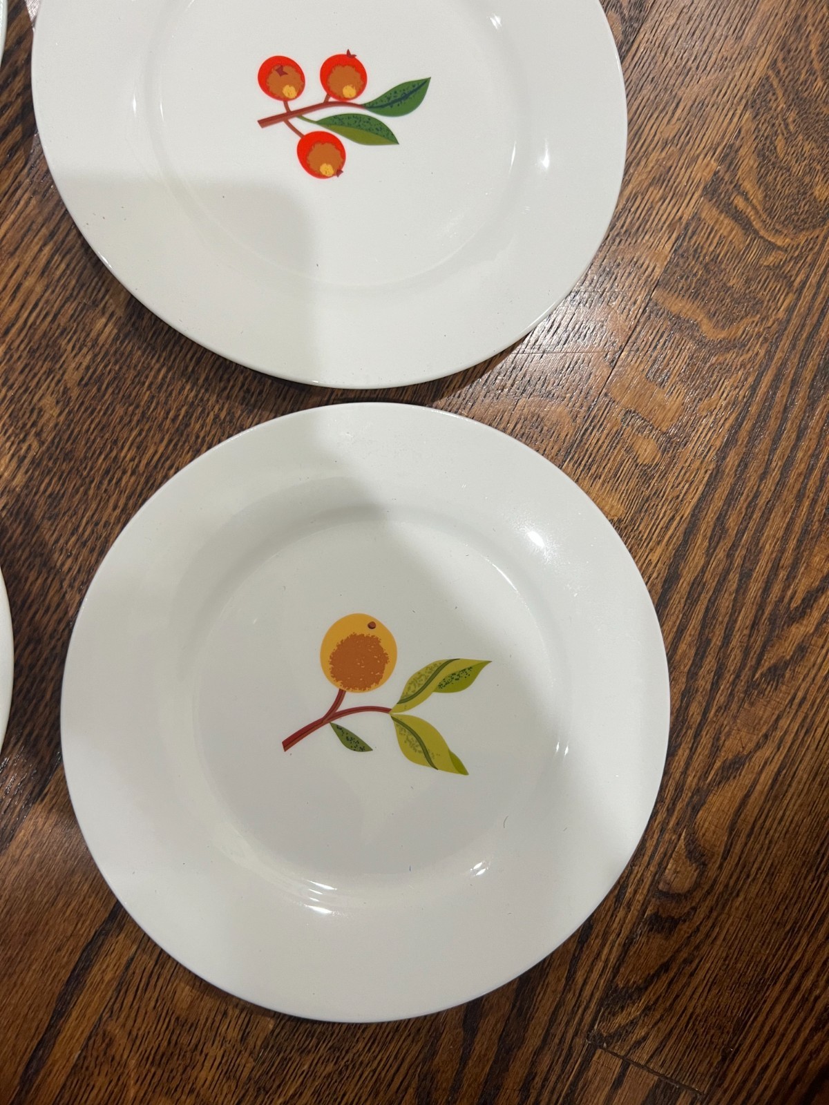 6 CRATE & BARREL ‘Berry Sprigs’ 7½” SALAD/DESSERT PLATES: Fruits & Leaves (6)