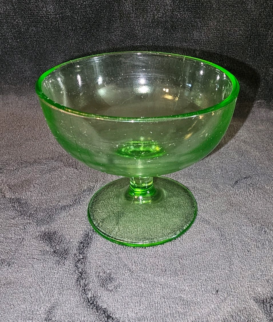 Uranium Green Depression Sherbert Cup, Glows Green Under 395nm & 365nm Light