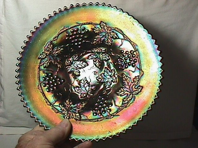“GRAPE & CABLE” 9″ FLAT PLATE AMETHYST GREAT COLOR CARNIVAL BY: NORTHWOOD