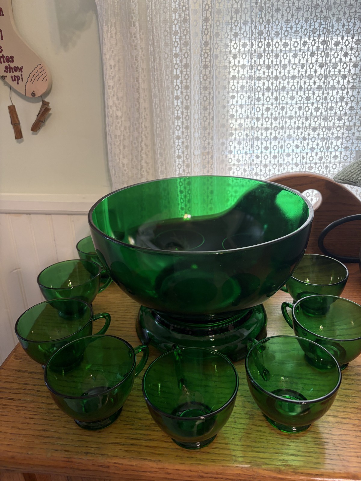 VINTAGE ANCHOR HOCKING FOREST GREEN PUCH BOWL WITH 10 CUPS AND BASE
