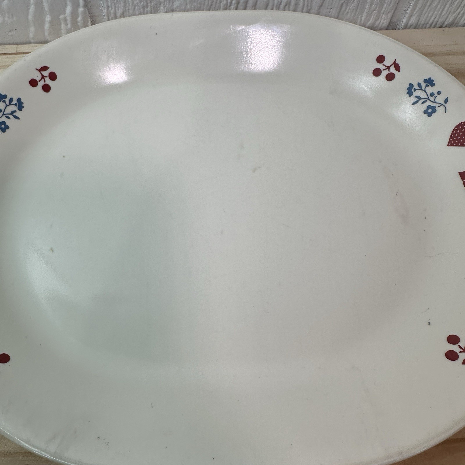 Corelle Hometown 12-1/4″ Oval Serving Platter Barn Hearts