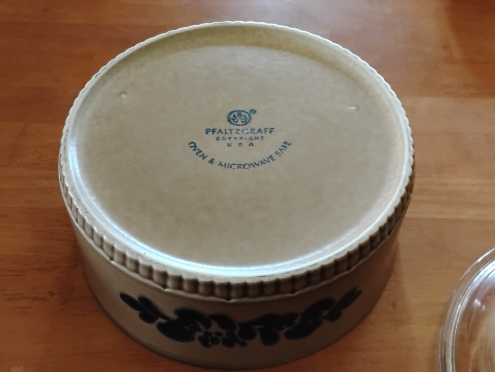 Pfaltzgraff FOLK ART 8 1/2″ Casserole w/glass lid 3 5/8″ Oven to serve USA