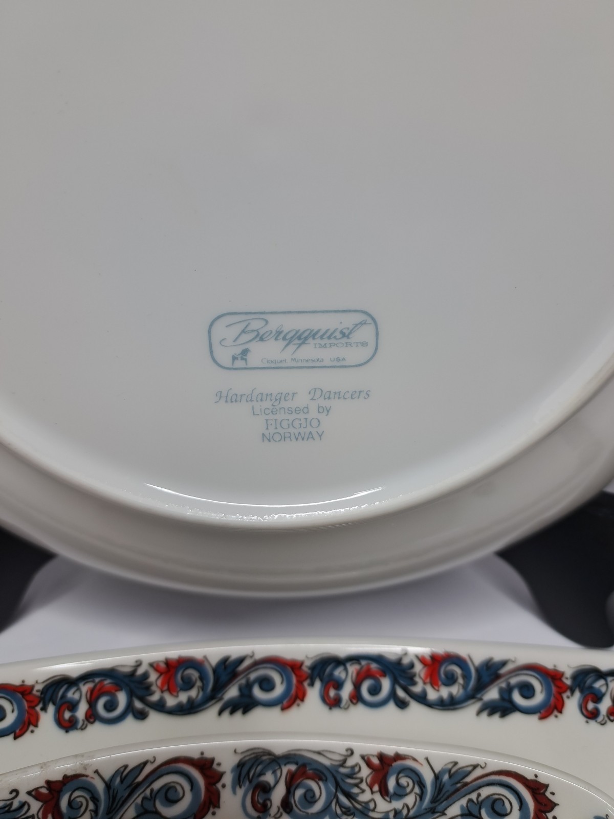 Figgjo Norway 17 Pc Set Hardanger Dancers 6 Ea Cup / Saucer 3 Salad Plate Tray +