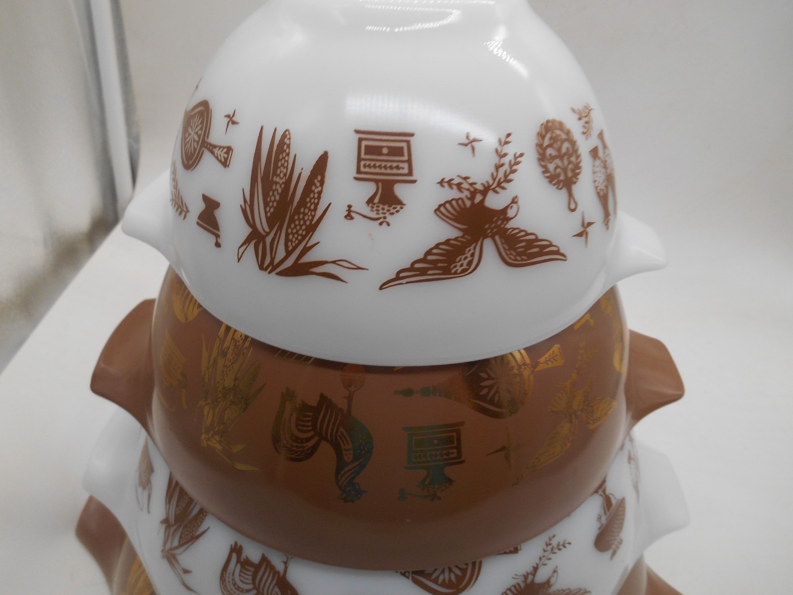 Vintage Set of 4 Pyrex Early American Cinderella Nesting Mixing Bowls 441-444