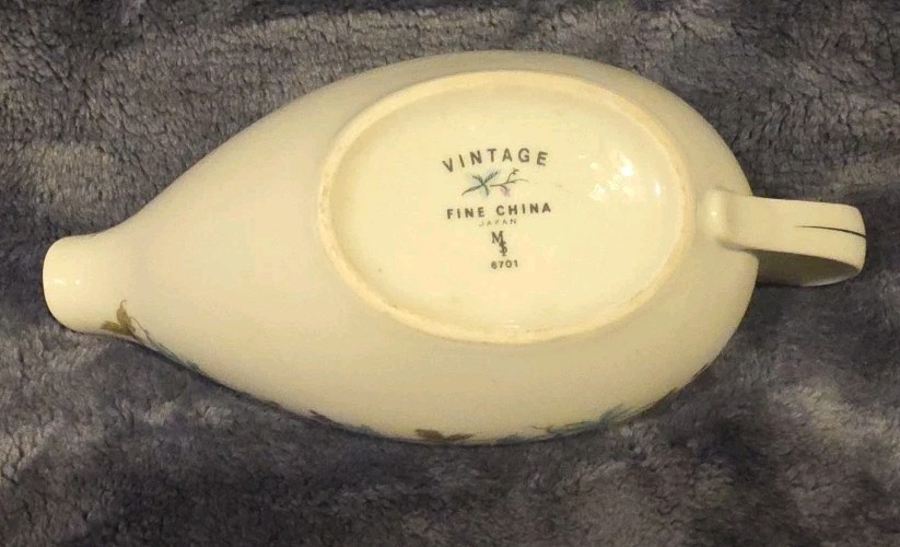 Vintage Fine China Japan Gravy Boat Floral Pattern 6701 Gold Trim