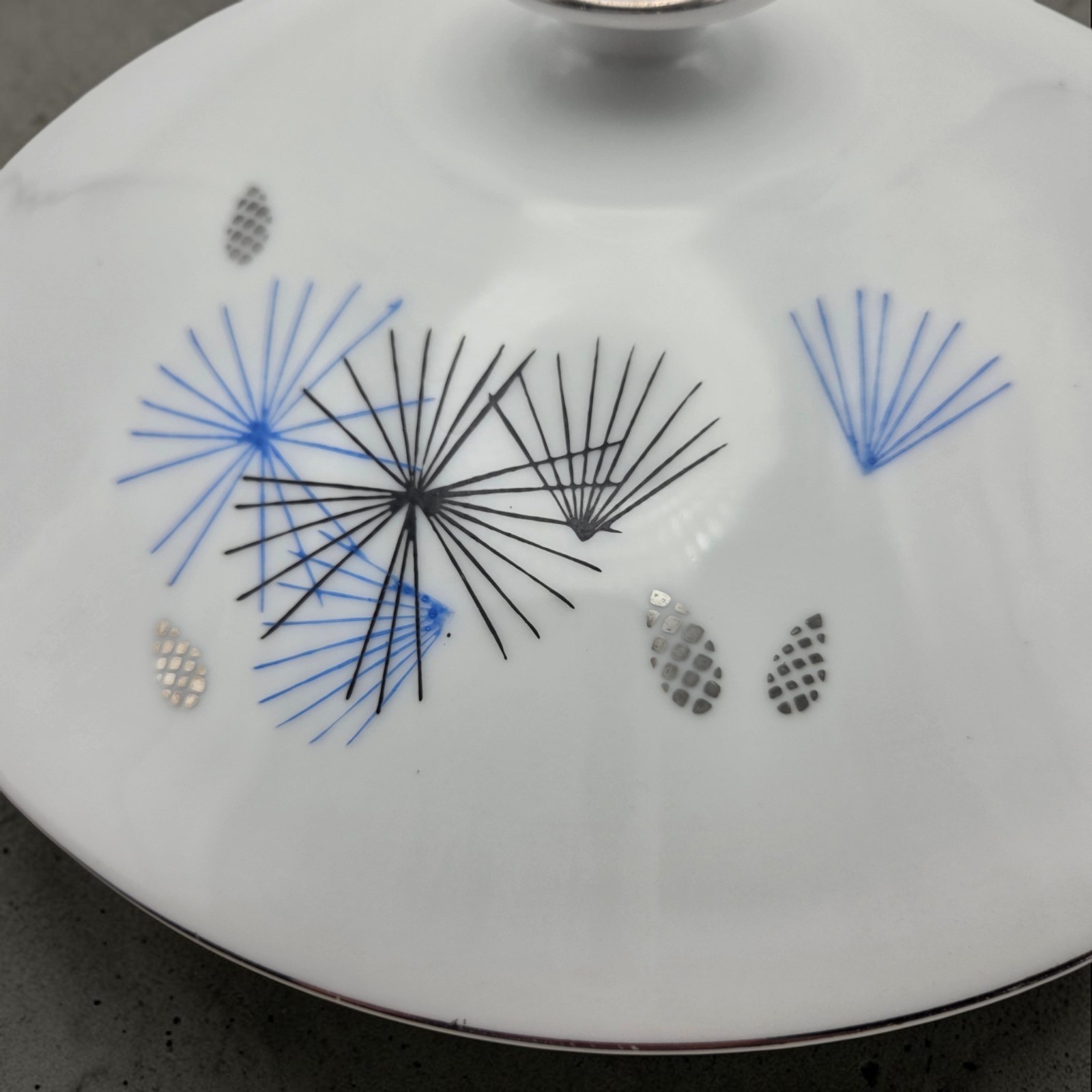 Imperial China Japan Colored Pine Cone Covered Casserole Dish MCM Starburst