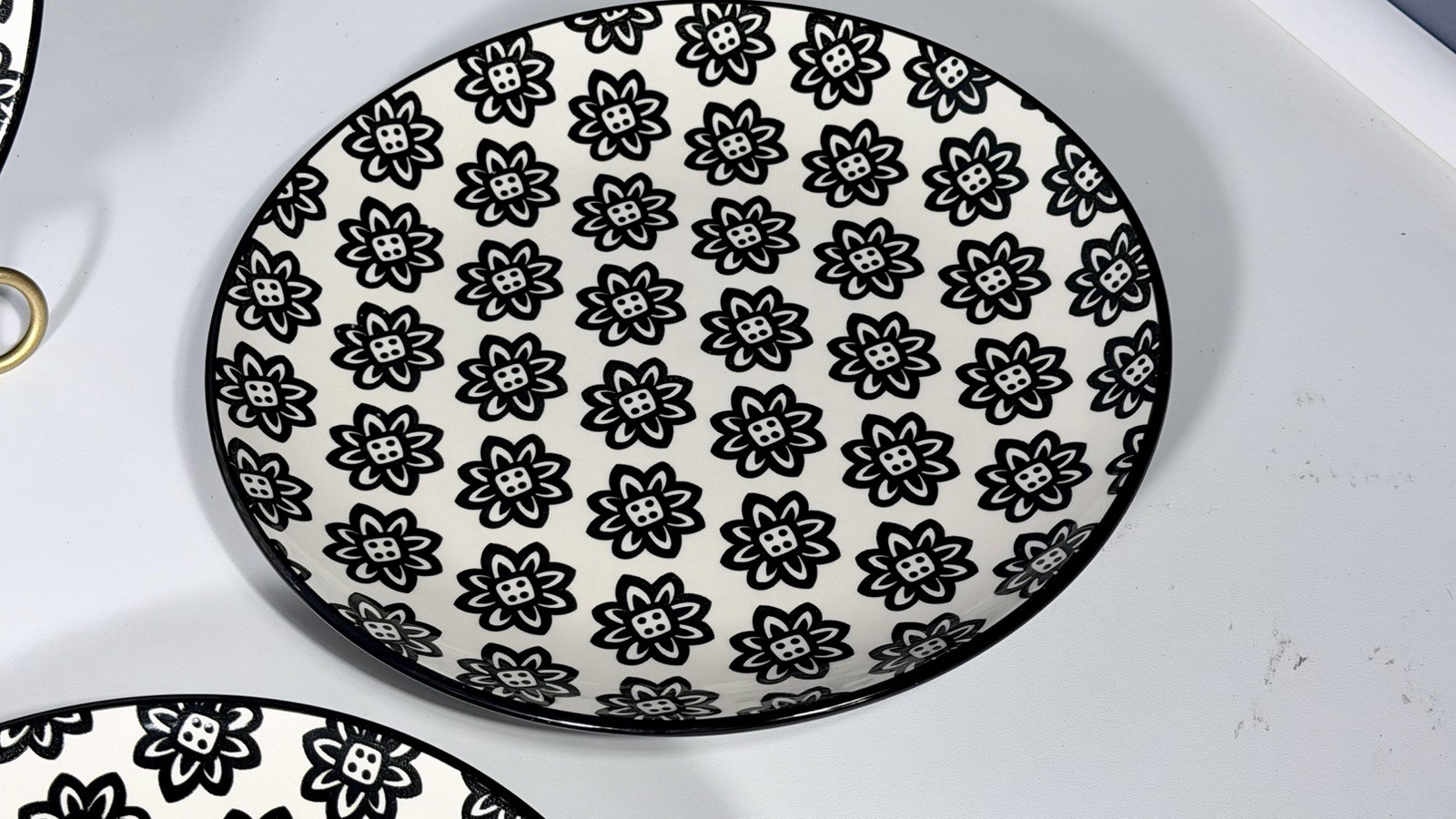 Set of 4 Certified International Black White Floral Dinner Plates 10.5”