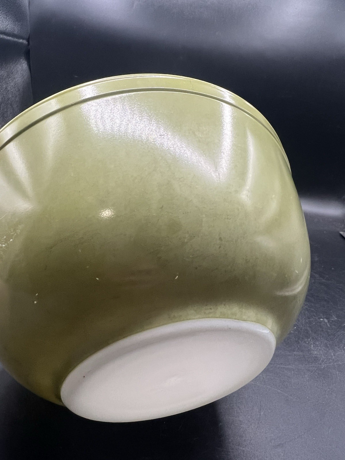 Pyrex Avocado Green Mixing Bowl 403 Vintage 8.5” 2.5 Qt