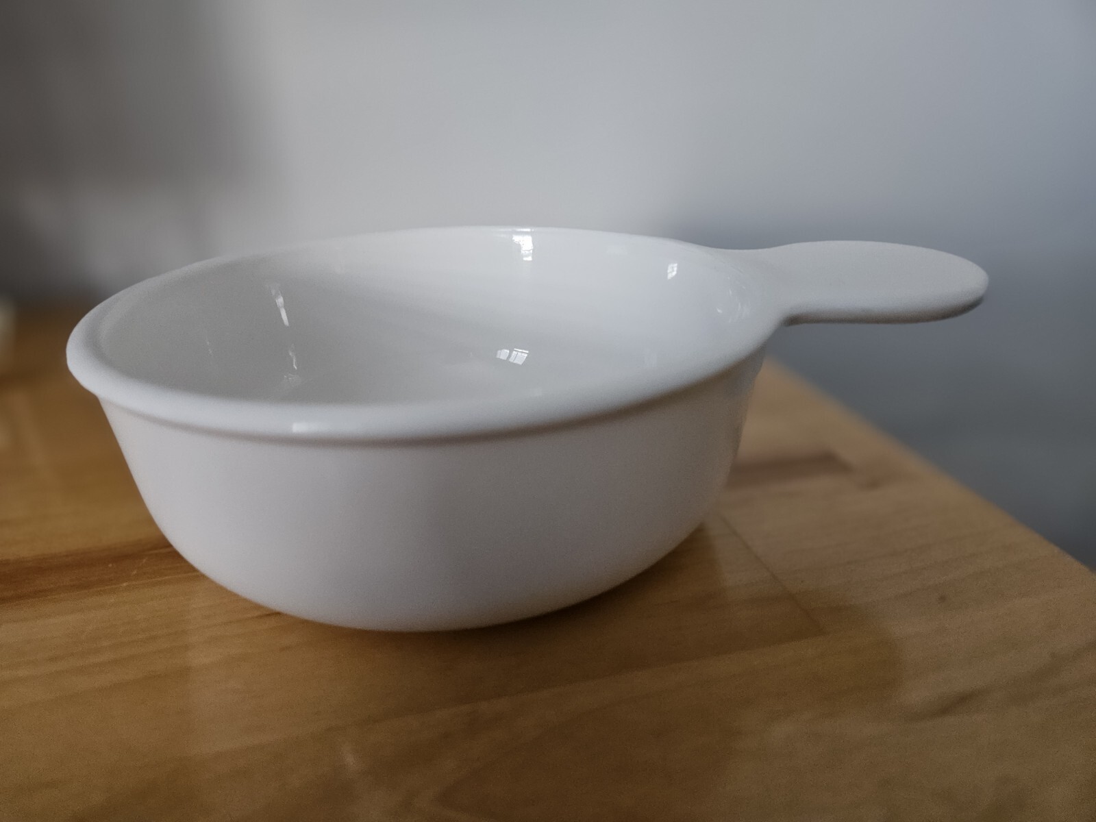 CorningWare P-150-B; 15 oz GRAB IT Bowl White, w/o Lid; logo bottom handle- GUC