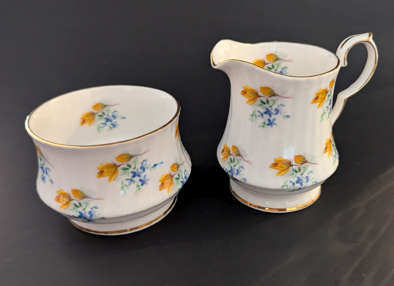 ROYAL WINDSOR FITTED CREAMER & SUGAR BOWL STACKING – YELLOW ROSES