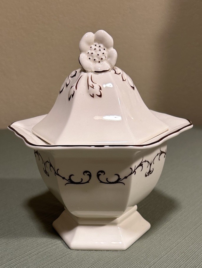 Wedgwood Queensware Queen’s Filigree Hexagon Vegetable Server Cream With Brown