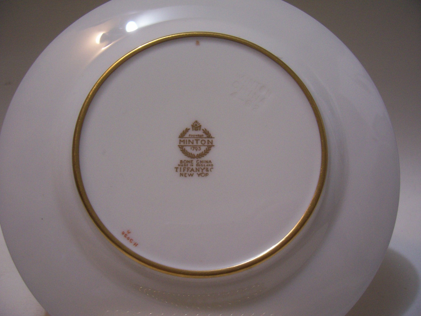 MINTON TIFFANY ENCRUSTED RAISED GOLD NEOCLASSIC BREAD OR SIDE PLATE 6 1/4″