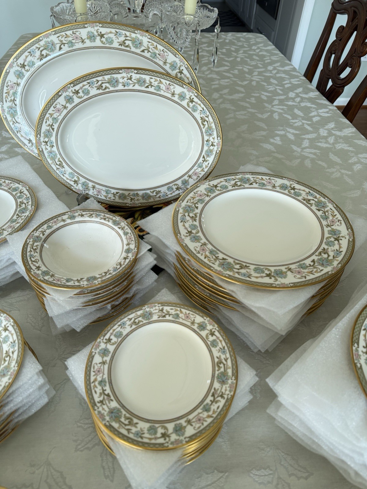 NORITAKE Bone China Sakura (9704) 10: 7 Piece Place Settings + Serving Pieces