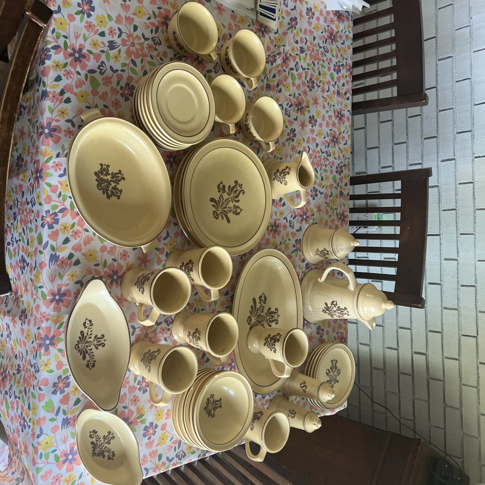 1976 PFALTZGRAFF Village Dinnerware Stoneware Vtg Folk Art Set