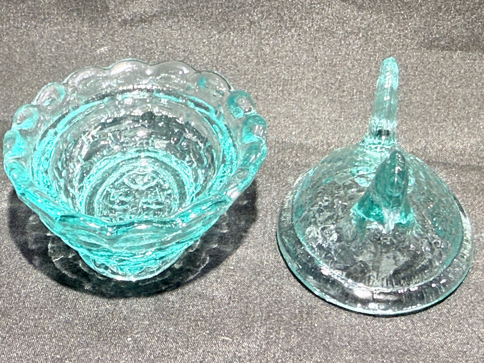 Green Vaseline Uranium glass mini Hen Chicken on nest basket egg chick salt glow