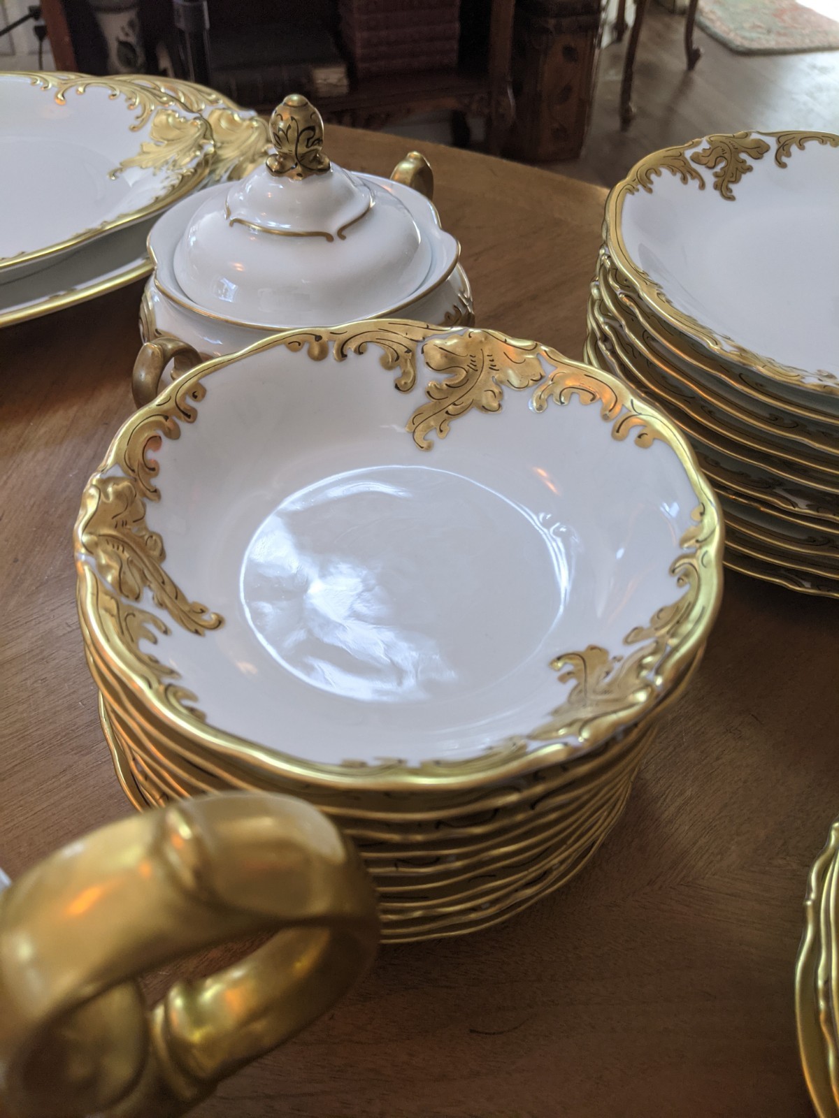 WALBRZYCH WAWEL CHINA POLAND GOLD GILDED EDGE COMPLETE SERVICE FOR 10 UNBOXED