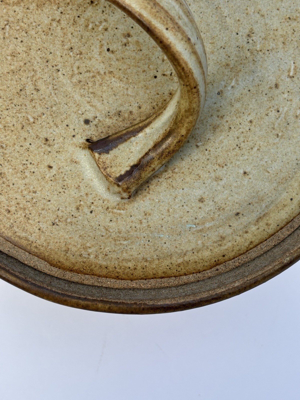 Round Stoneware Covered Casserole Dish Beige Brown Speckled Pottery Glaze