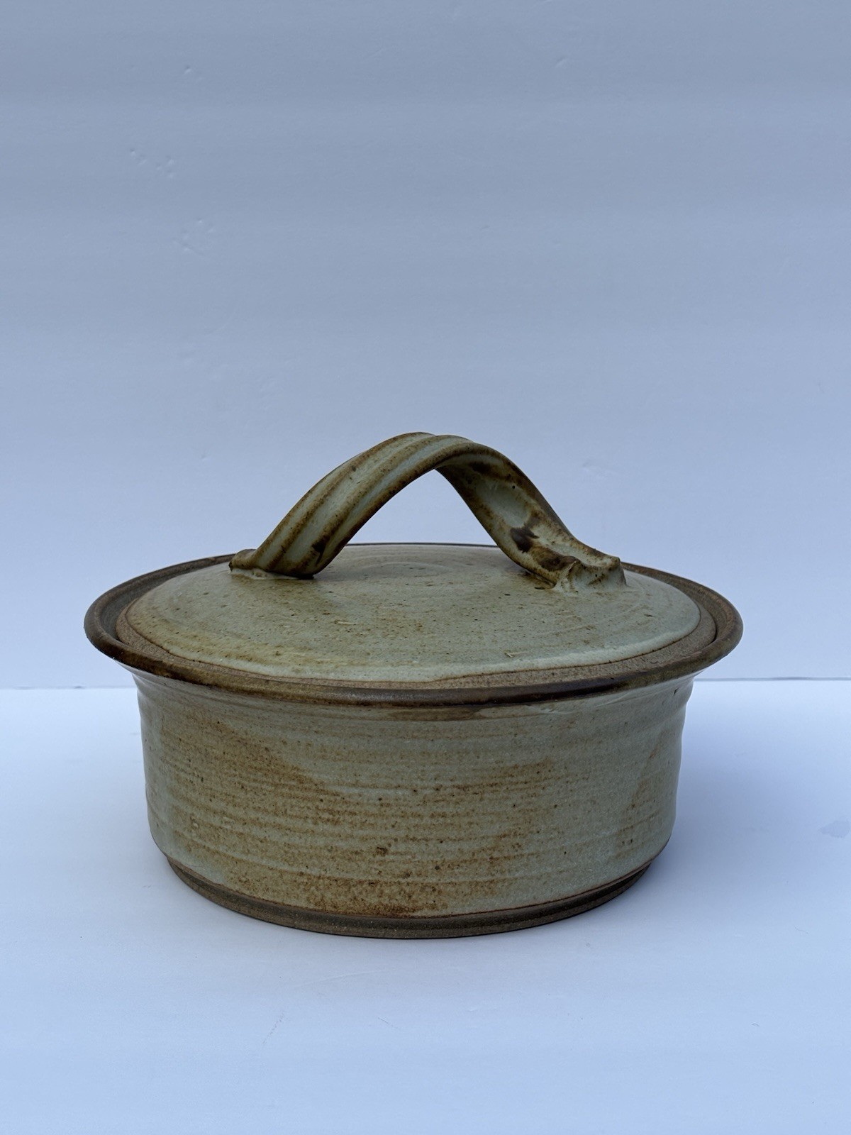 Round Stoneware Covered Casserole Dish Beige Brown Speckled Pottery Glaze
