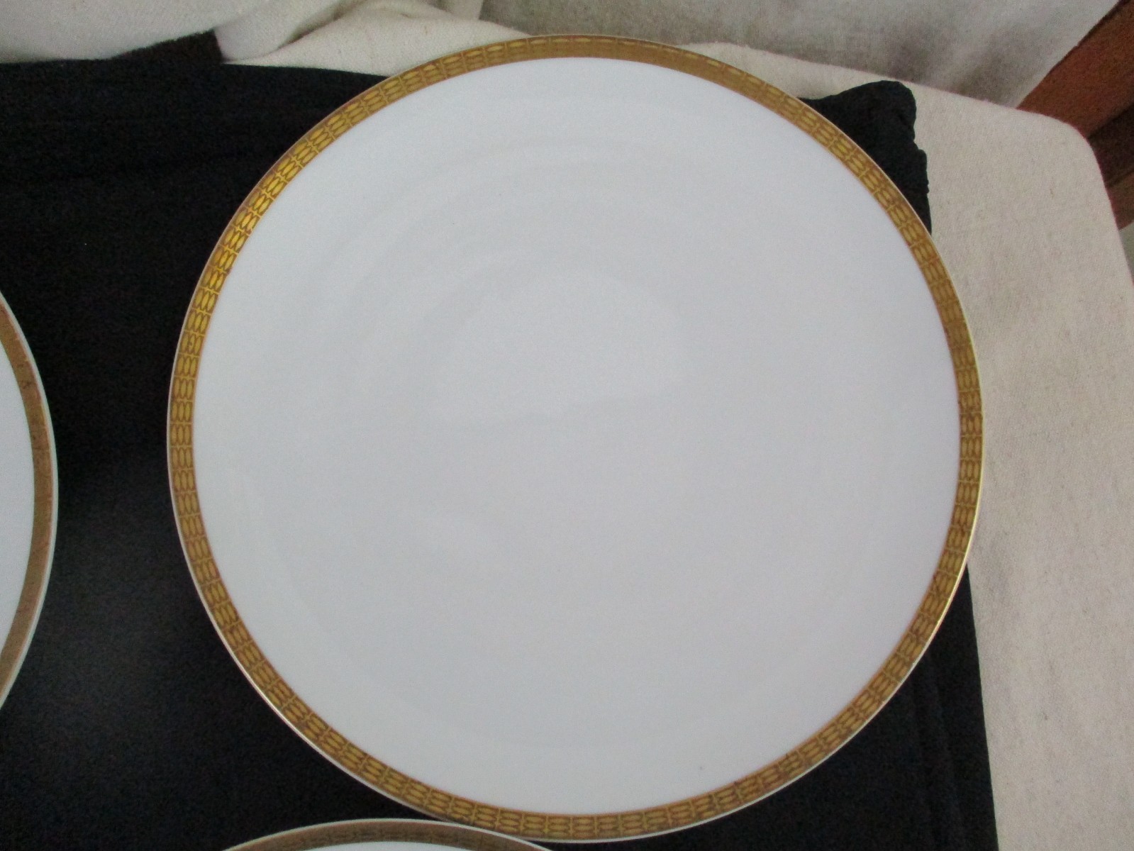 4 Vtg Gourmet’s Bavarian China Golden Elegance 10″ Plate White Gold Band Germany