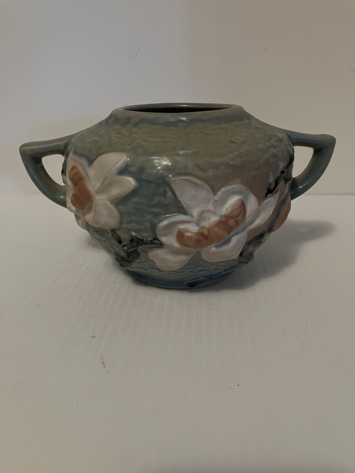 Vintage ROSEVILLE MAGNOLIA BLUE #446-4 ART POTTERY DOUBLE HANDLE BOWL 1943