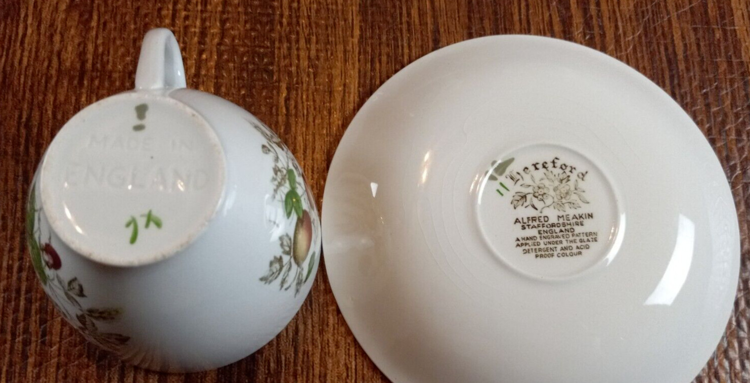 Alfred Meakin Staffordshire England Hereford Pattern 3 Tea Cup & 3 Saucers1960s