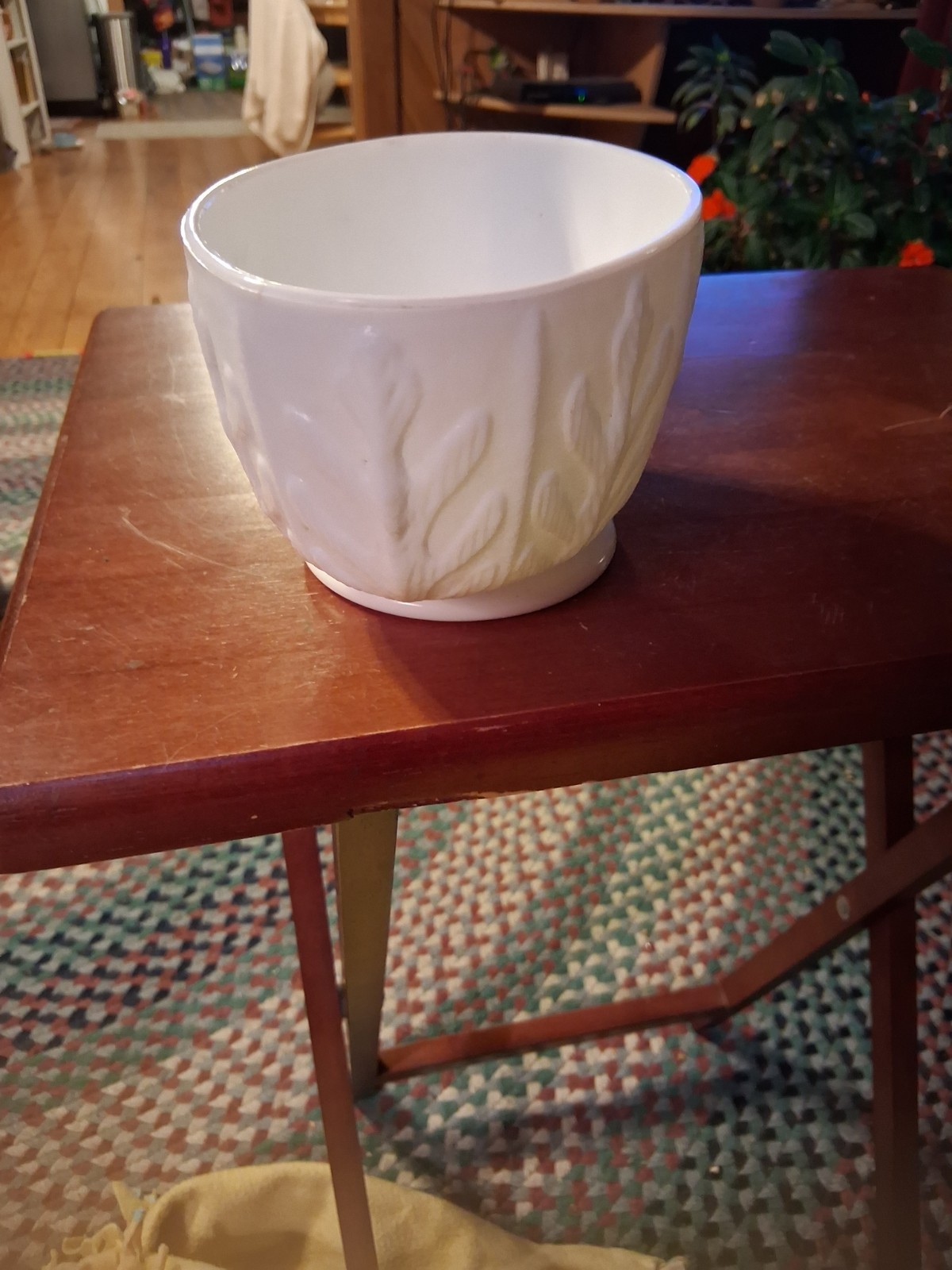 White Milk Glass Oak Leaf Oval Low Footed Bowl / Planter – FTD 1975 (2672)