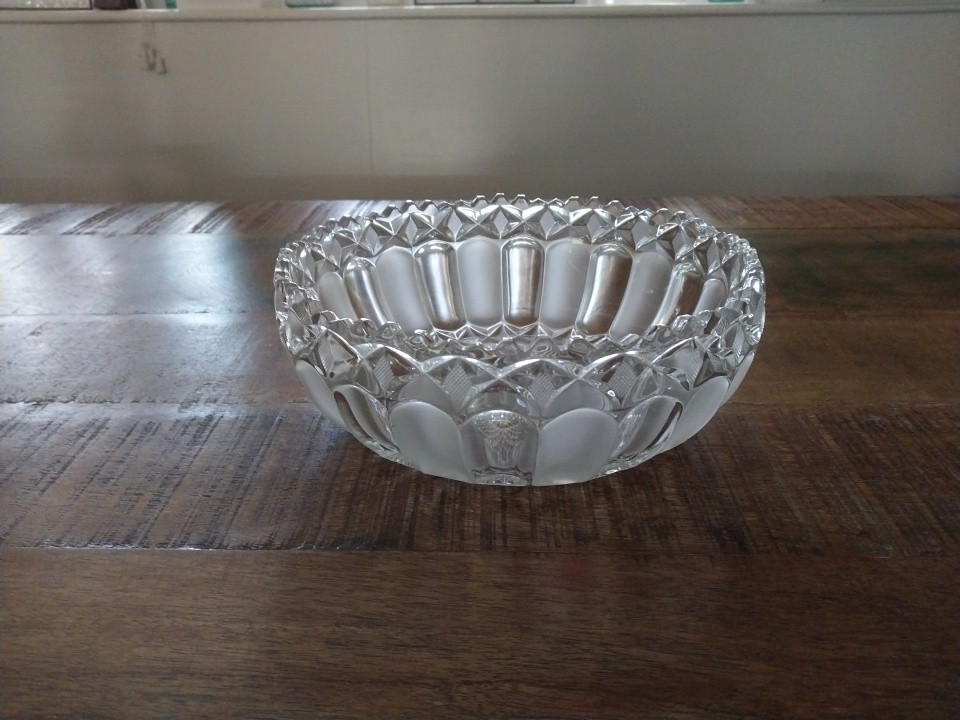 VTG Crystal Cut Bowl Frosted Side Panels Sawtooth Rim & Sunburst Bottom 9″x3.50″
