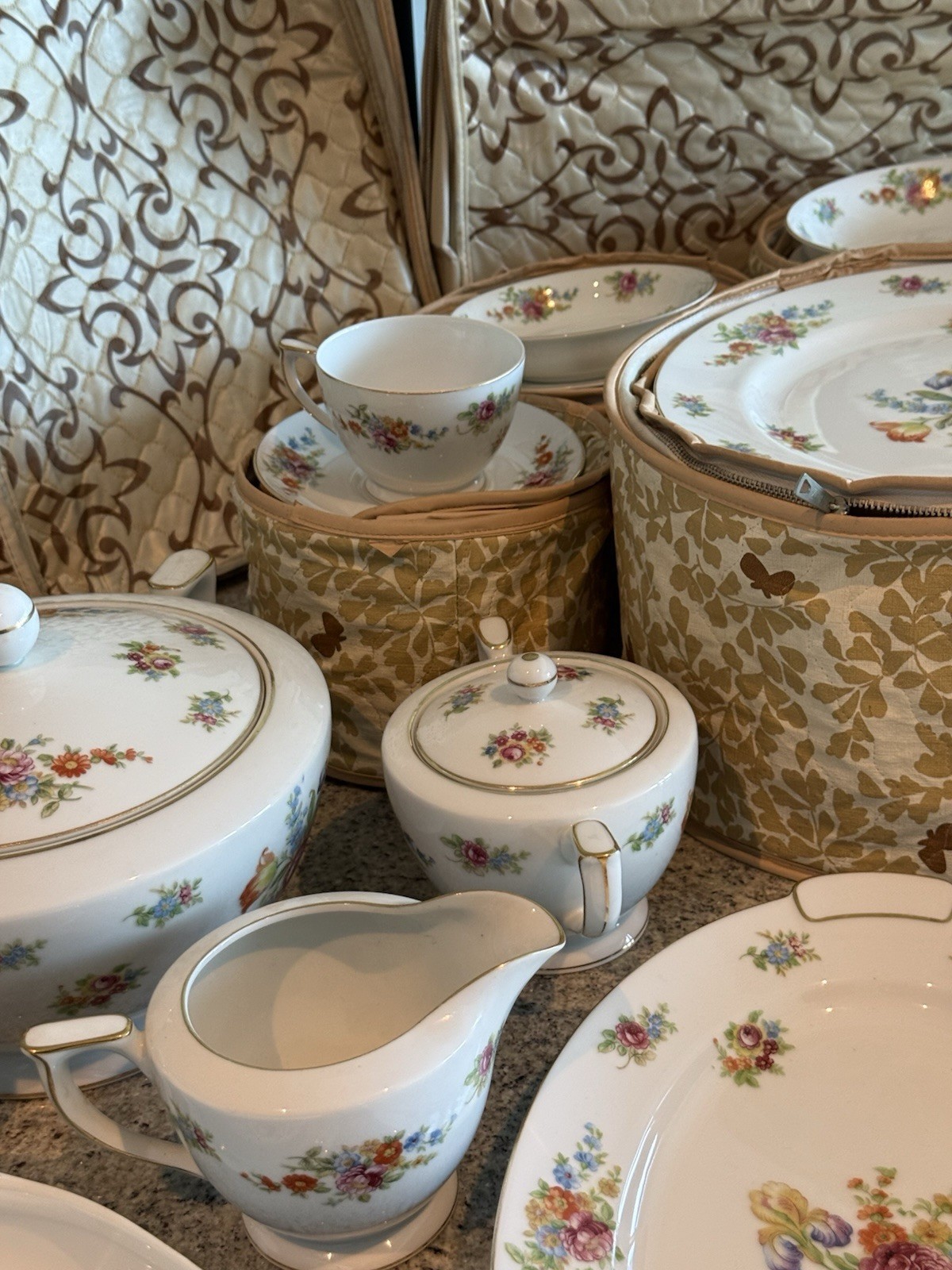 Vintage Aichi China Set For 8 – Made in Occupied Japan with floral pattern