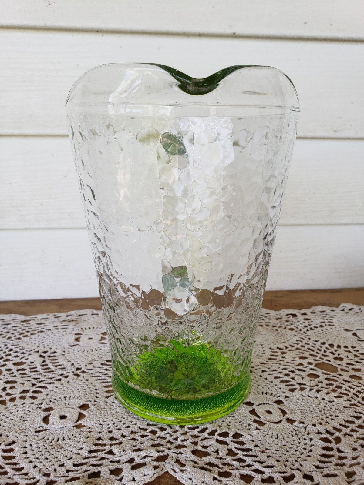 VINTAGE CRISA LARGE 8.75″ CLEAR LIME GREEN HAMMERED GLASS PITCHER SQUARE HANDLE